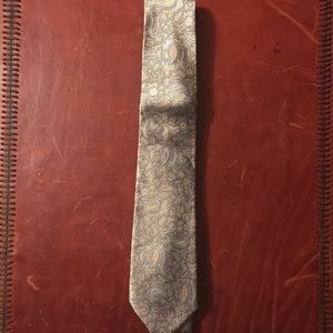 New TOM JAMES Tie in GOLD